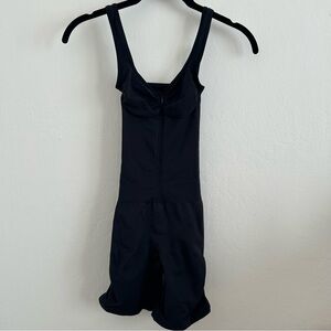 Skims Seamless Sculpt Zip Front Mid Thigh Short size Small in Onyx